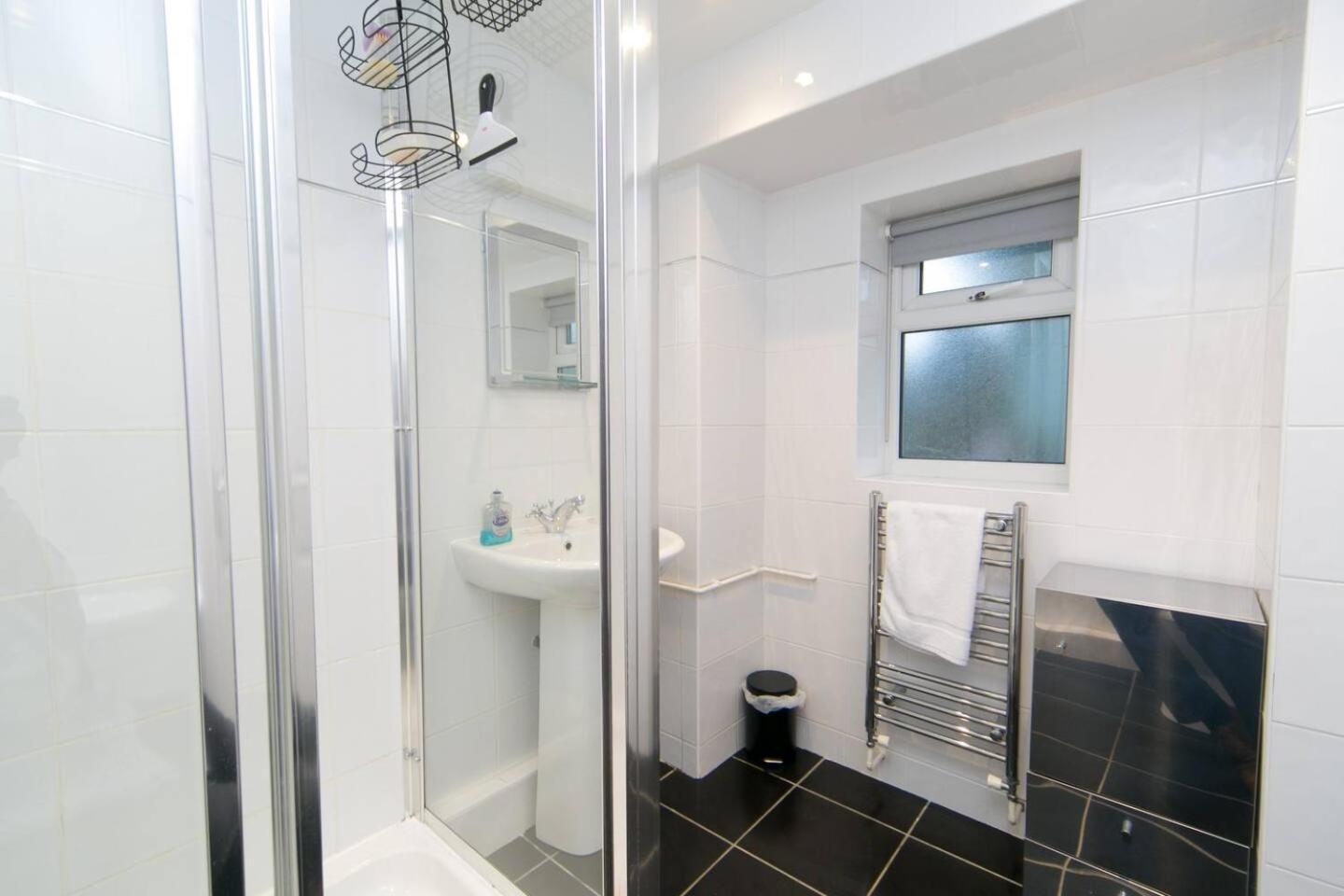 Pass The Keys Hafan Stylish 2 Bedroom Sea View Apartment Pwllheli Exterior photo