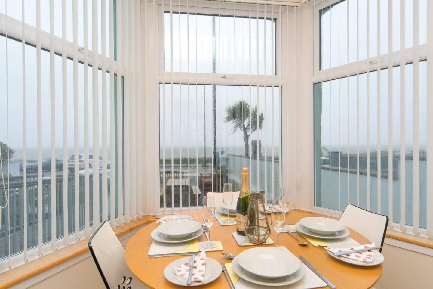 Pass The Keys Hafan Stylish 2 Bedroom Sea View Apartment Pwllheli Exterior photo