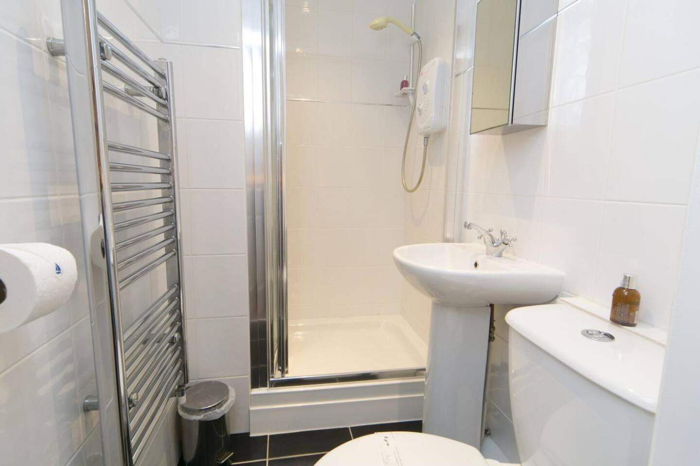 Pass The Keys Hafan Stylish 2 Bedroom Sea View Apartment Pwllheli Exterior photo