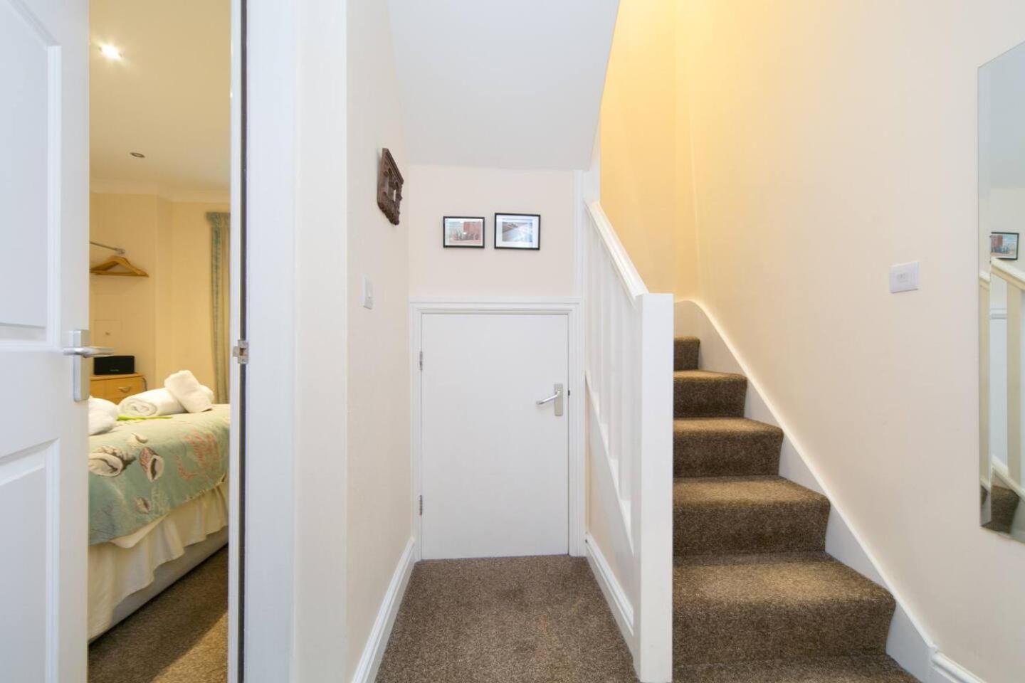 Pass The Keys Hafan Stylish 2 Bedroom Sea View Apartment Pwllheli Exterior photo