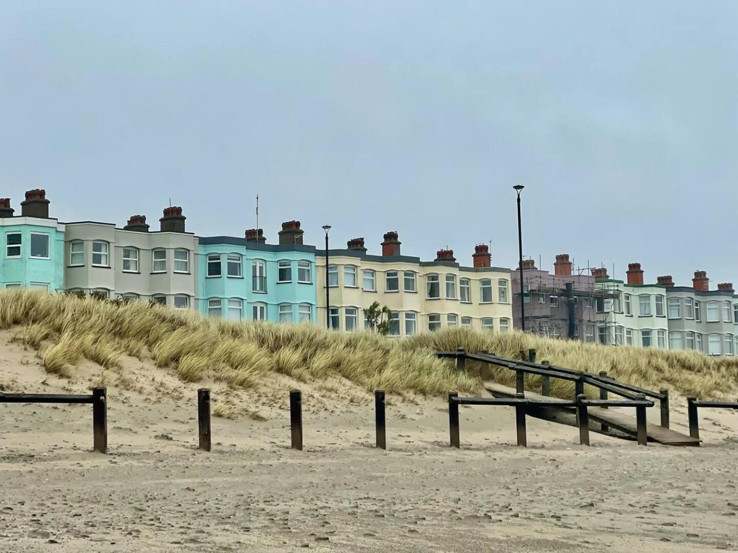 Pass The Keys Hafan Stylish 2 Bedroom Sea View Apartment Pwllheli Exterior photo