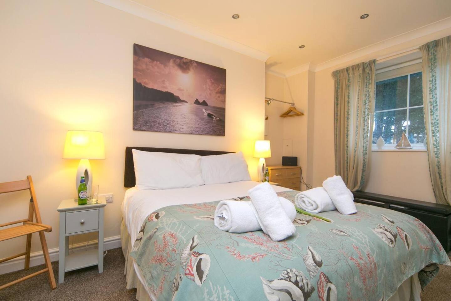 Pass The Keys Hafan Stylish 2 Bedroom Sea View Apartment Pwllheli Exterior photo