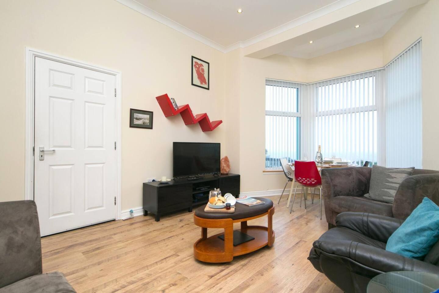 Pass The Keys Hafan Stylish 2 Bedroom Sea View Apartment Pwllheli Exterior photo